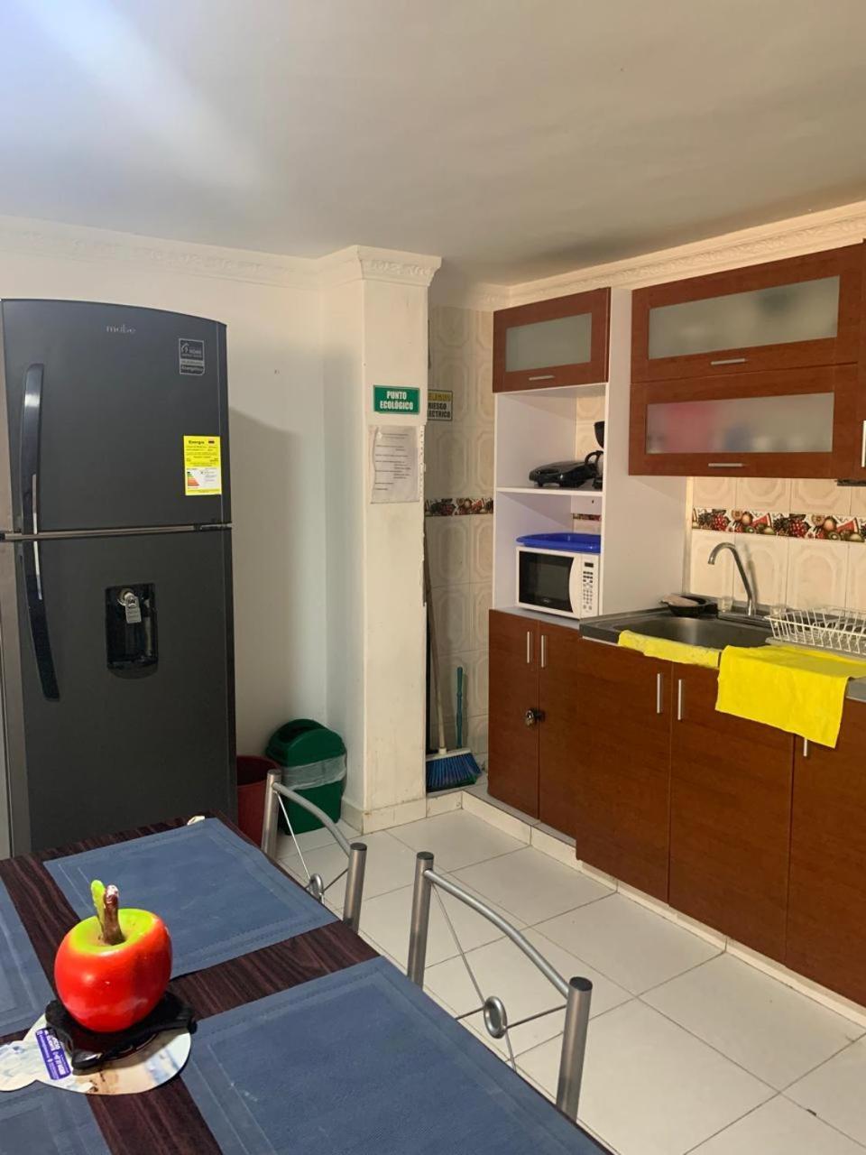 Apartamento Frente Al Mar - Rodadero Santa Marta (Magdalena)